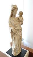 Statue, Vierge a l'enfant (de Jean Pepin de Huy (1329, vient de la Chartreuse de Mont-Sainte-Marie, Gosnay, Musee d'Arras)(1)